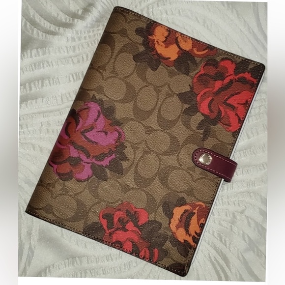 💐 COACH NOTEBOOK IN SIGNATURE CANVAS WITH JUMBO FLORAL PRINT & WRISTLET 💐 NWT 💐 - Picture 12 of 16